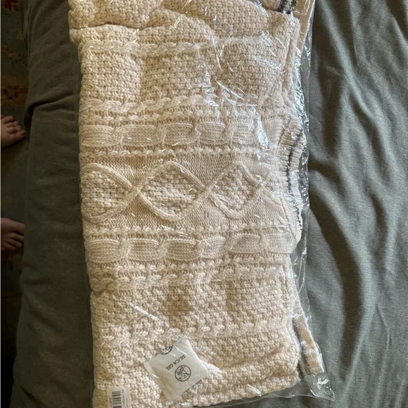 Taylor Swift Beige Knit Cardigan - Picture 3 of 3